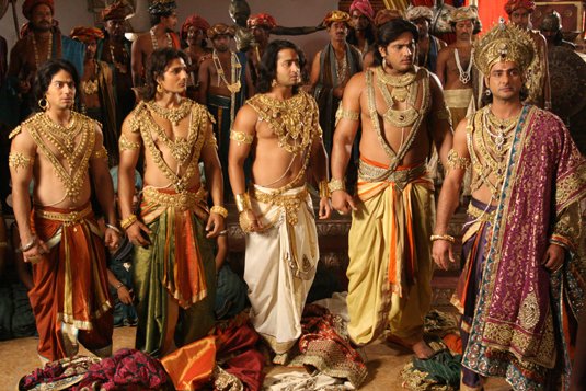 Paanch Pandavs look on