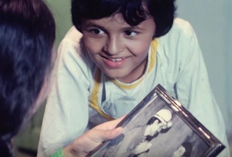 17 49 194889822sonu nigam as child actor in taqdeer ll