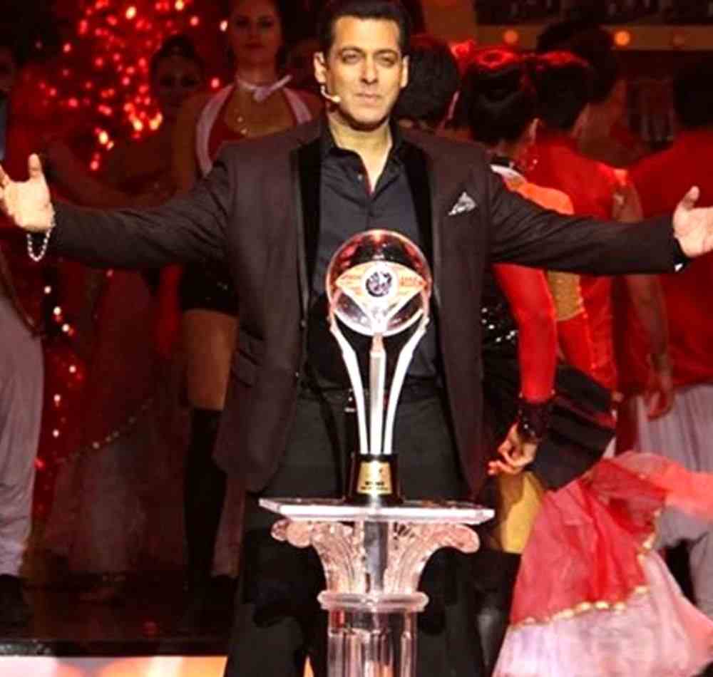 Salman Khan Bigg Boss 13 Trophy Tv Web Entertainment DKODING
