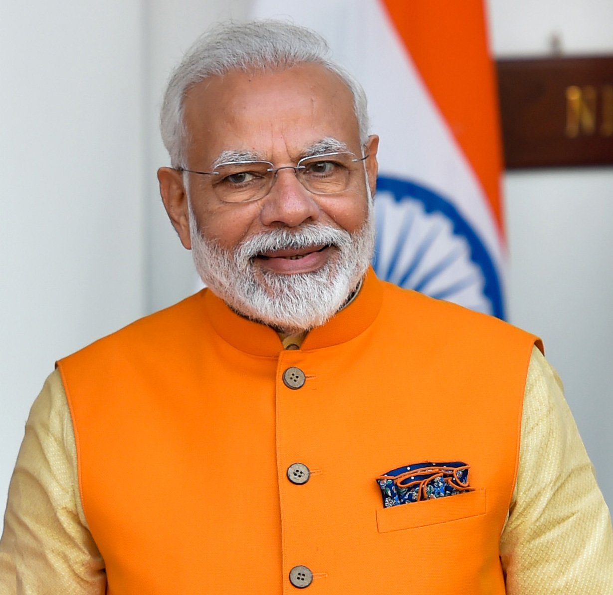 Modi with saffron dress 1581604097