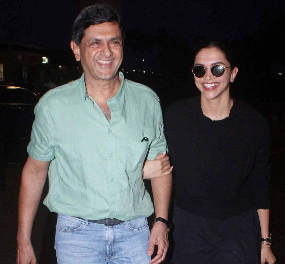 photos when deepika padukone and her father prakash padukone enjoyed a fun banter at the airport 1 e1609418816680