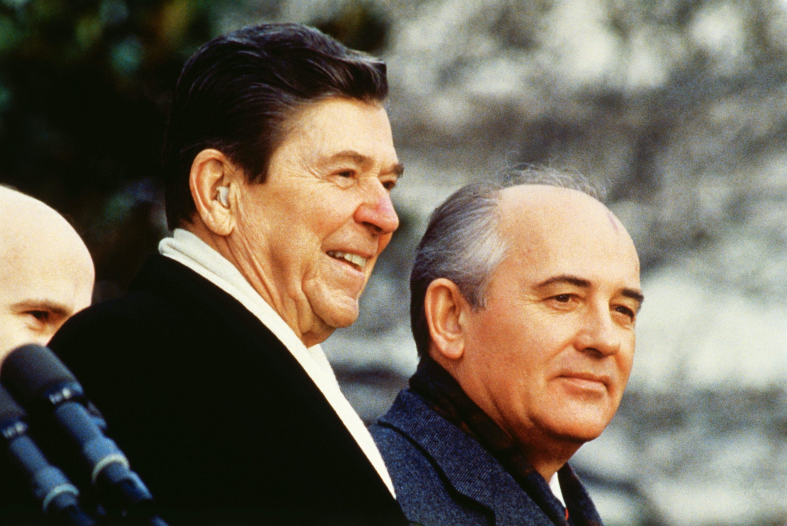 https www.history.com .image MTY0NzM1MzUxNTY1MzMwMzg4 ronald reagan and mikhail gorbachev 3 scaled